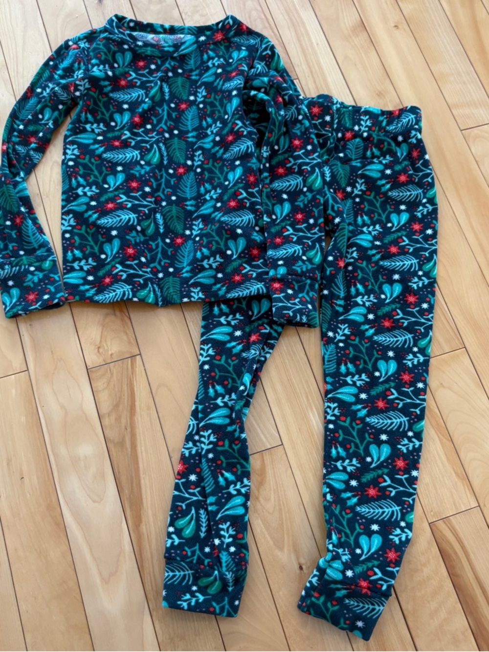 Cat & Jack Christmas holiday PJs pyjama set green & red girls